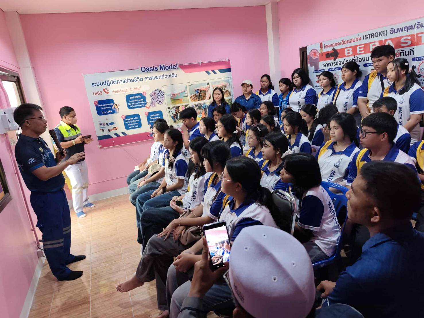 โรงเรียนสภาราชินี ศึกษาข้อมูลด้านการทำงานของกู้ชีพทางน้ำและทางบกขององค์การบริหารส่วนตำบลเกาะลิบง