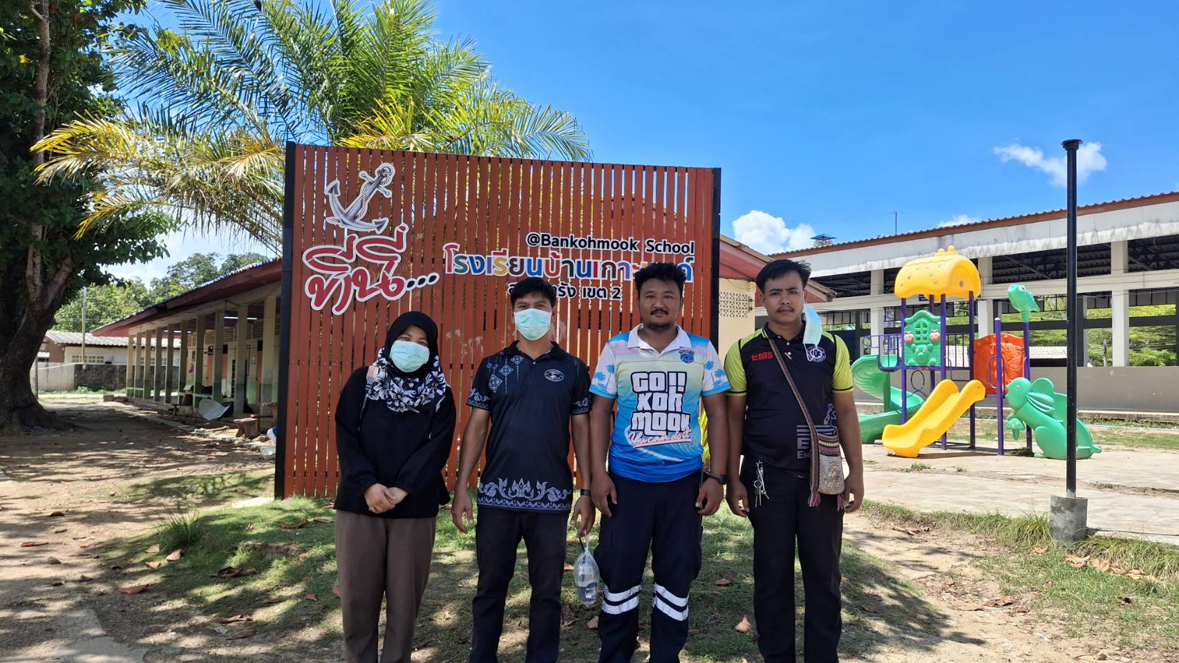พ่นหมอกควันภายในโรงเรียนบ้านเกาะมุกด์